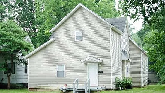 6 bed, 2484 sqft, $2,100 — Photo 1