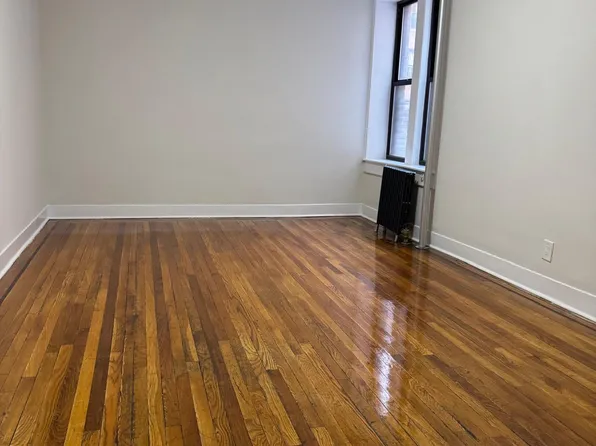 21-24 31st Street image 1 of 14