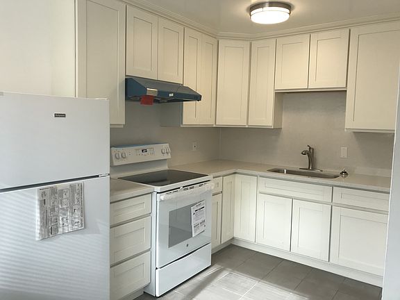 2nd image of 257 Athol Ave APT 3