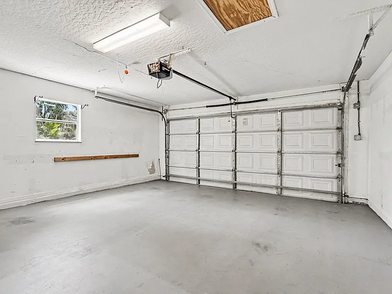 880 Vocelle Ave — Photo 21