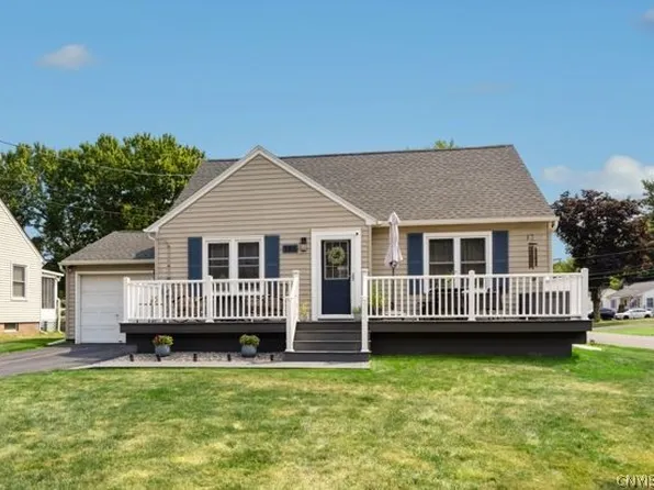 105 Keith Dr, North Syracuse, NY 13212