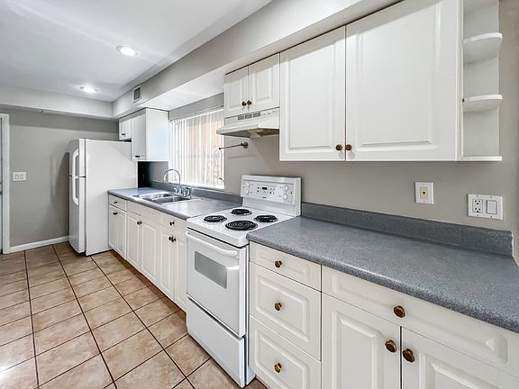 3rd image of 6635 Warwick Cir APT 9