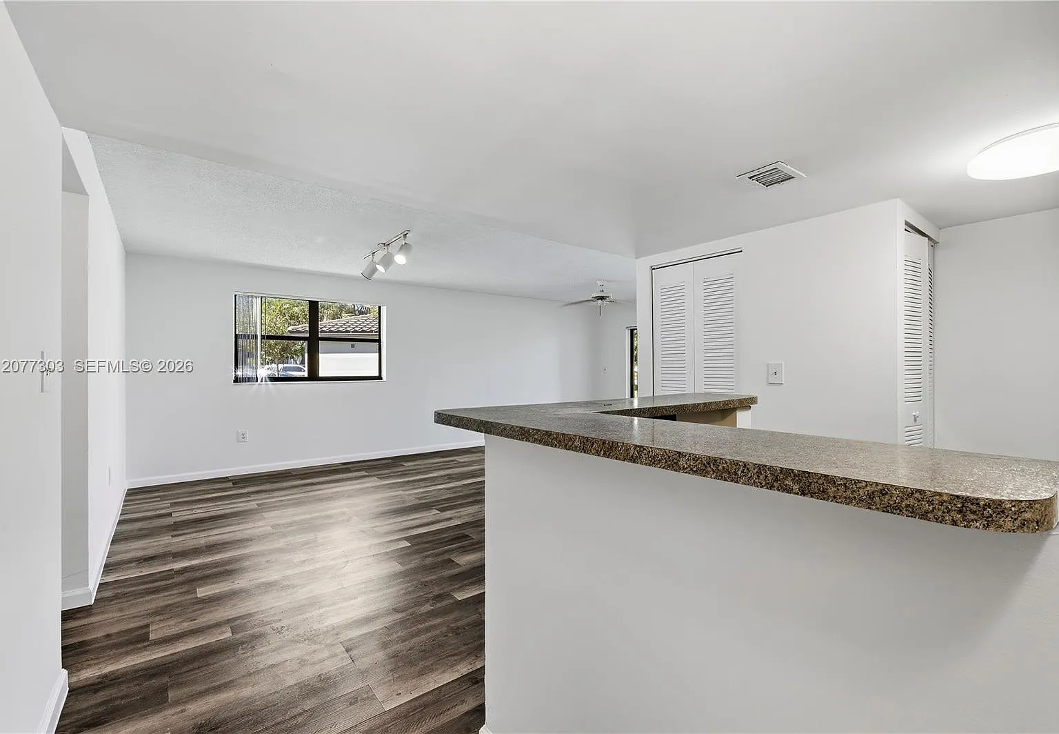 Villas De Venezia Condo — Photo 4