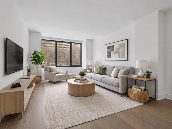 9 Avenue At Port Imperial image 1 of 40