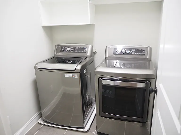 4129 Broadway Ave — Photo 27