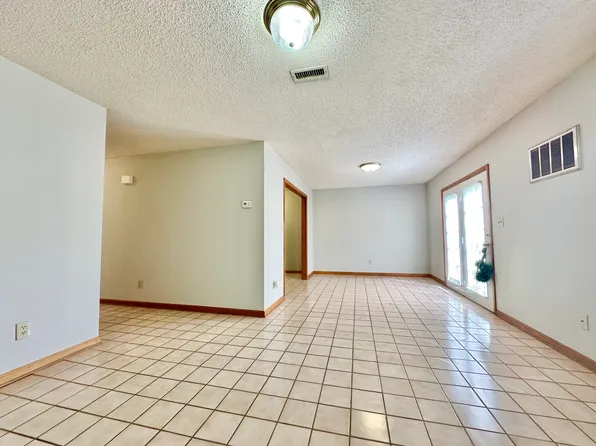 107 Mountain View Dr, Johnson City, TN 37601