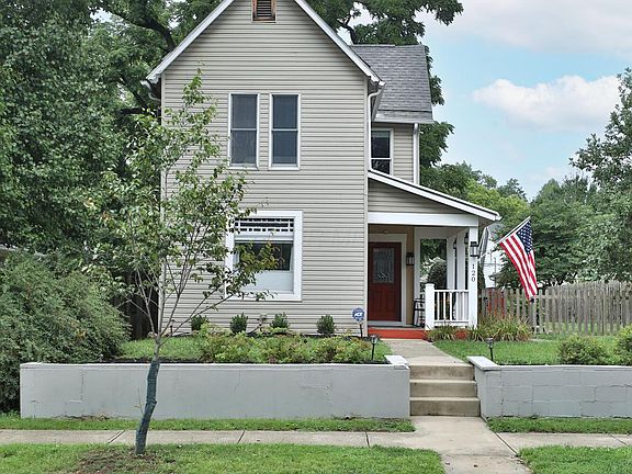 3rd image of 120 W Como Ave
