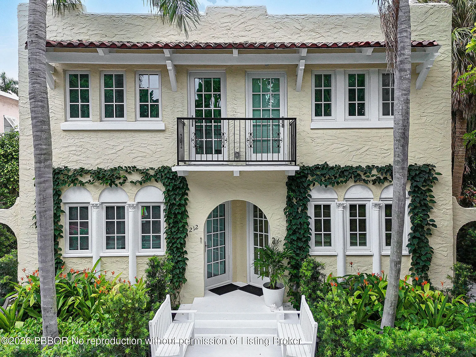 212 Oleander Ave — Photo 1