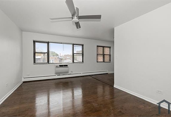 5th image of 8039 S King Dr APT 303