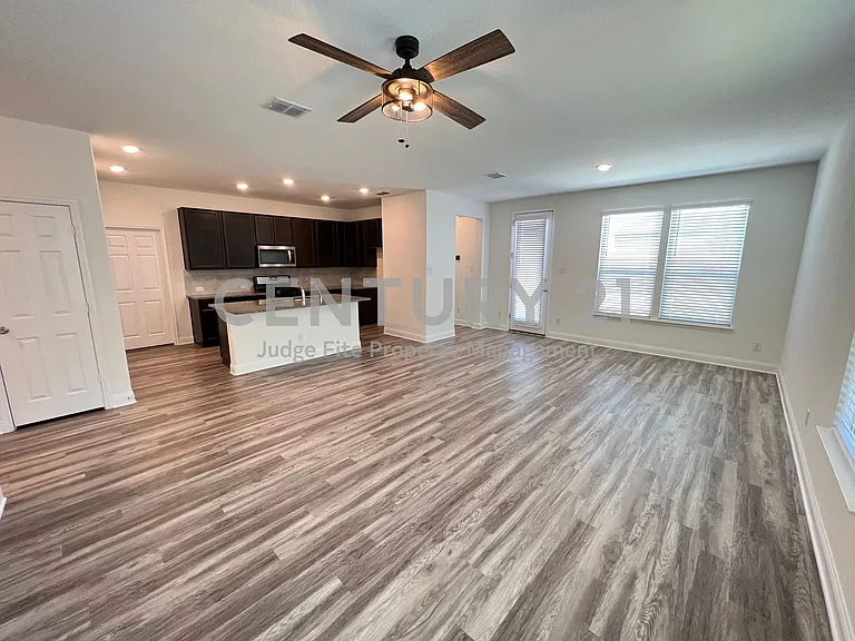 2605 Warren Ln — Photo 7