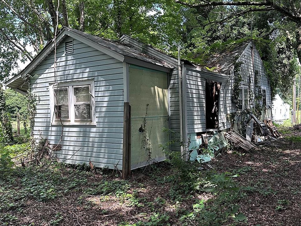 2nd image of 499 Leonard Rd