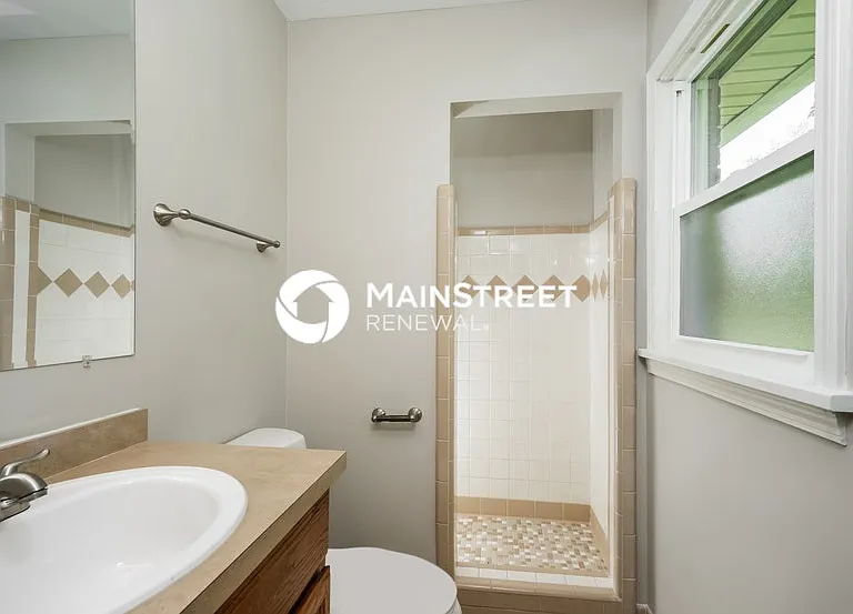 9909 Lakewood Dr — Photo 13
