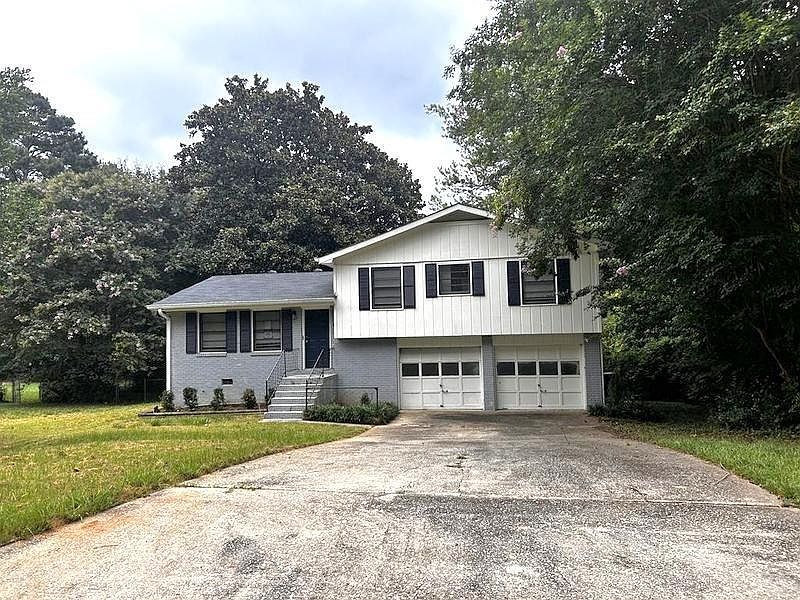 1st image of 120 Mossy Brook Dr