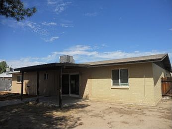 3rd image of 4715 W Poinsettia Dr