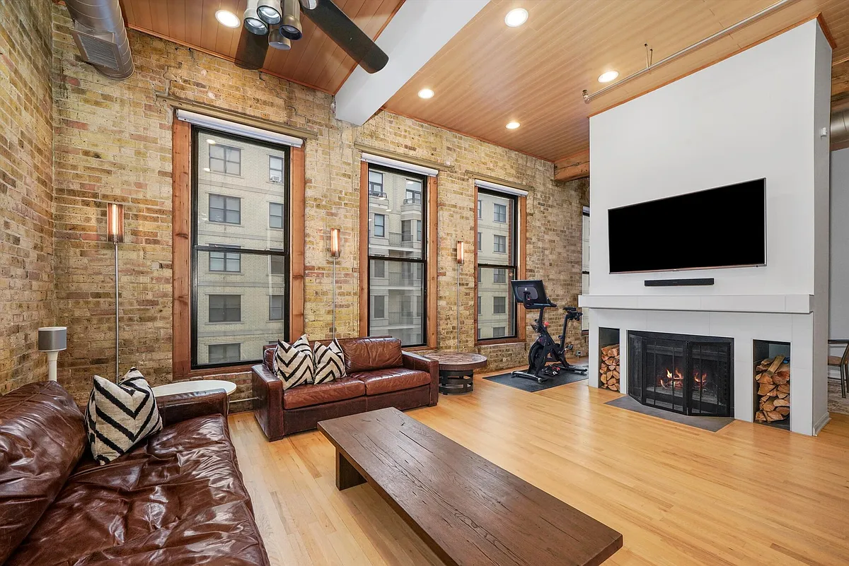 Building Photo - 525 N Halsted St #406