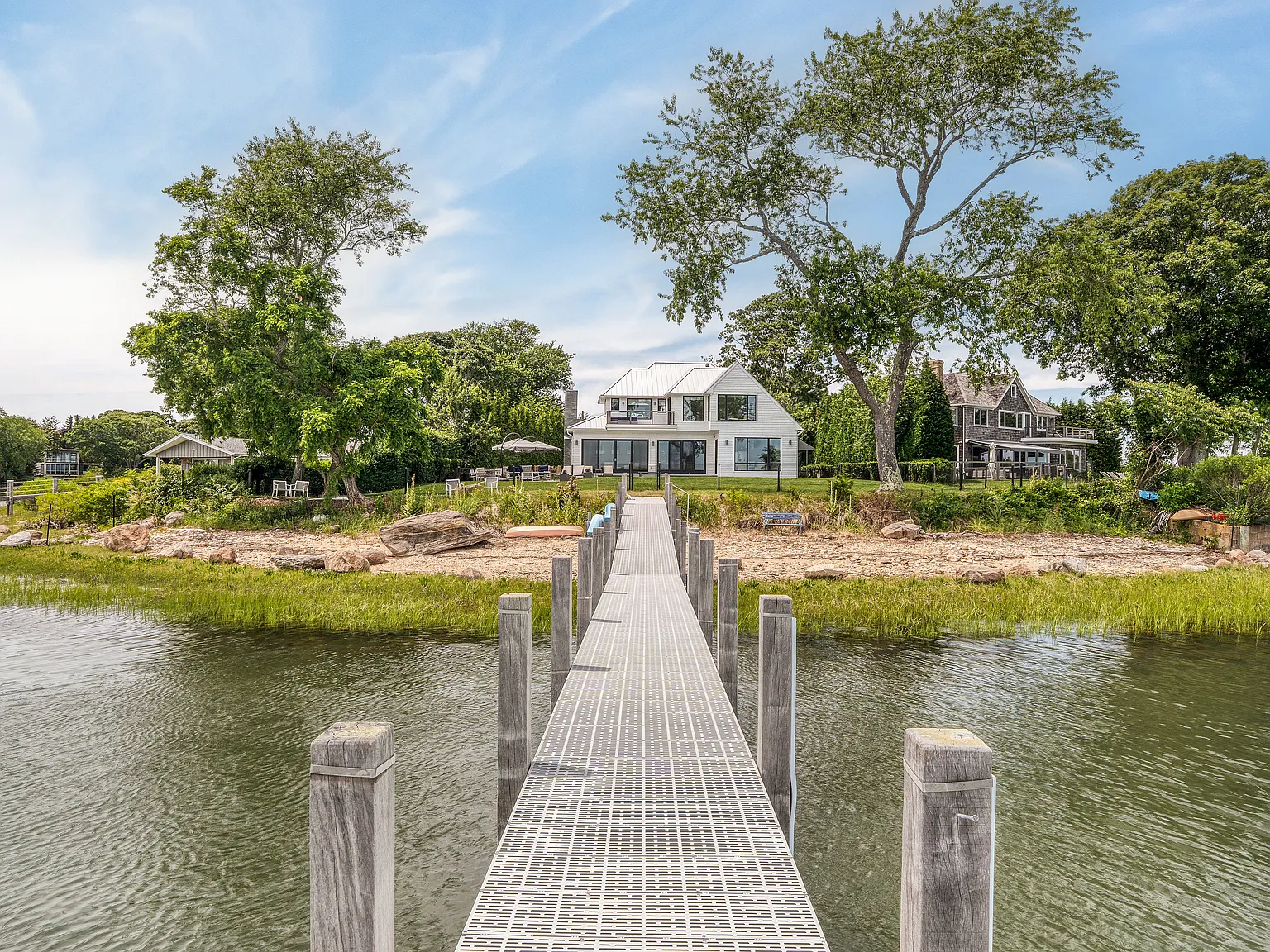 Sag Harbor Waterfront With Dock — Photo 3