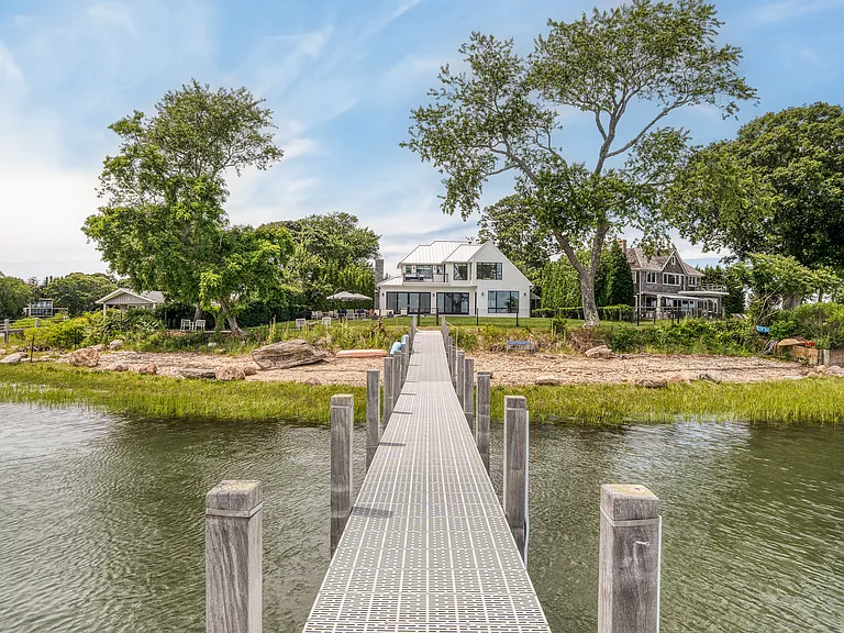 82 Harbor Dr — Photo 3