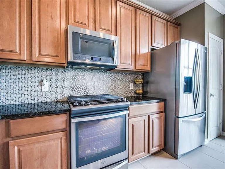 1355 Chase Ln — Photo 4