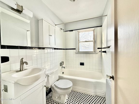 3rd image of 512 3rd Ave Extension