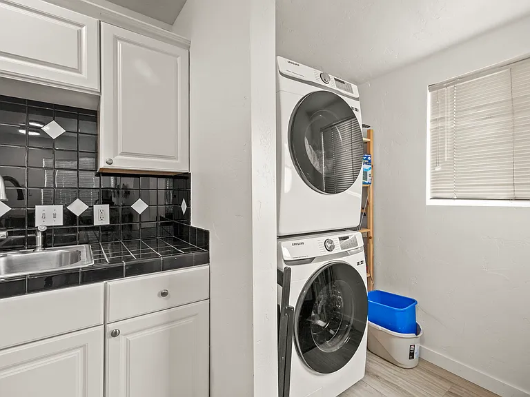 331 W Prospect St — Photo 13