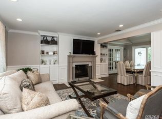 18 Midland Rd, Roslyn Heights, NY 11577