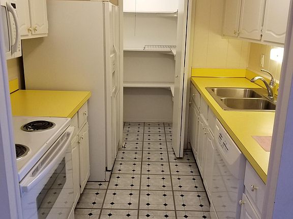 5th image of 37542 Colonial Dr
