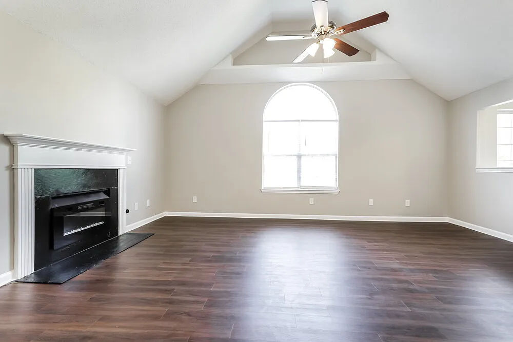 3 bed, 2.0 bath, 1460 sqft, $1,915 — Photo 4