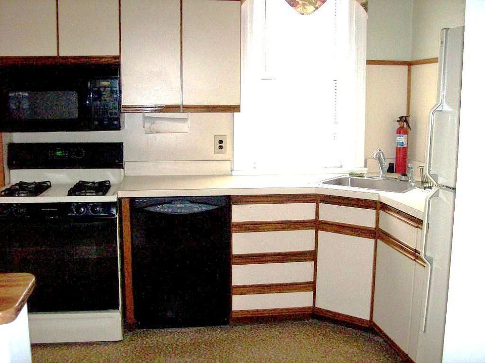 Eat-In Kitchen