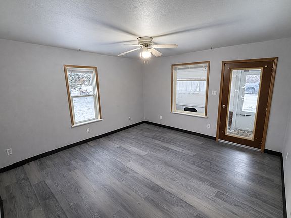 5th image of 303 Brassey St