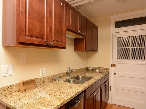 4th image of 2100 W Ainslie St #G