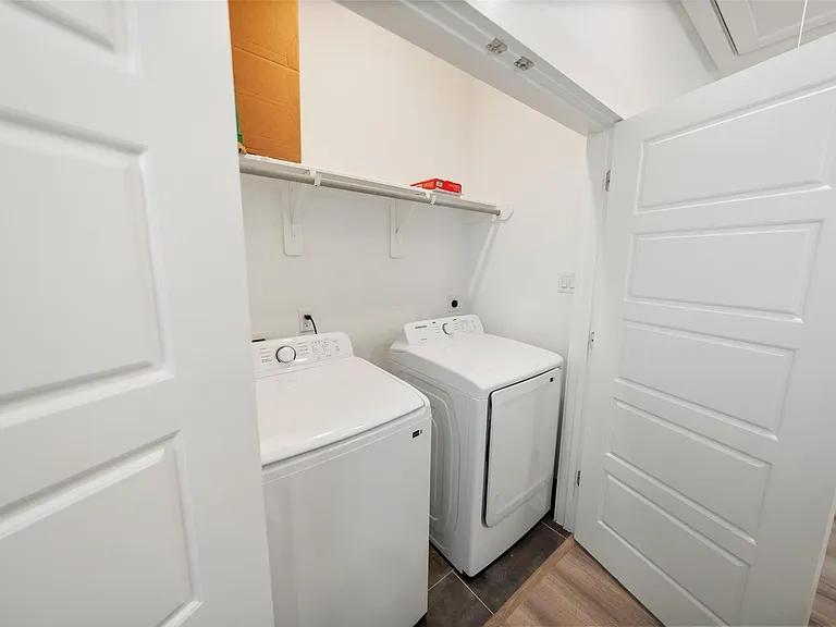 412 Neyland St #C — Photo 24