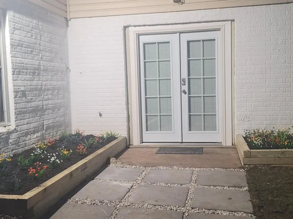 5076 Highbourne Ln, Centreville, VA 20120