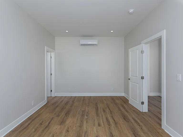 149 S Los Robles Ave — Photo 16