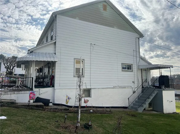 927 1st St, Grindstone, PA 15442