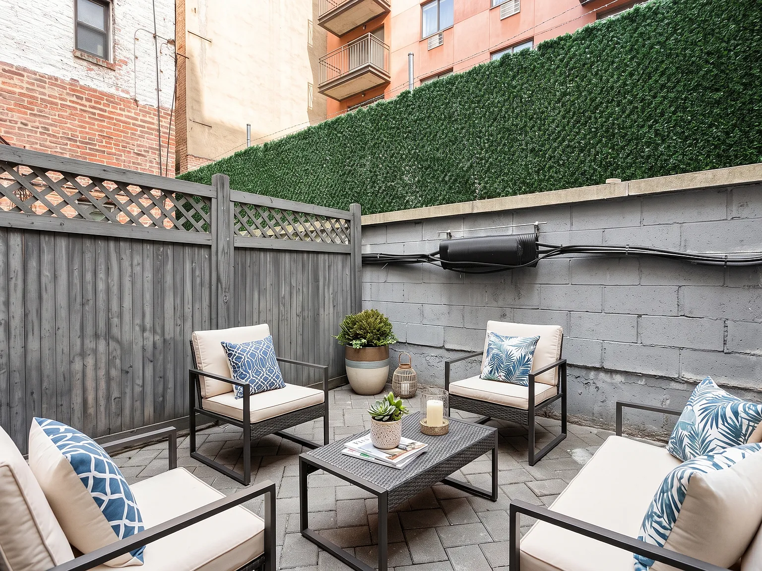 118 East 4th Street — Photo 4