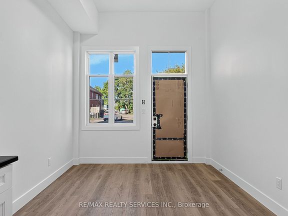 4th image of 260 King St #3