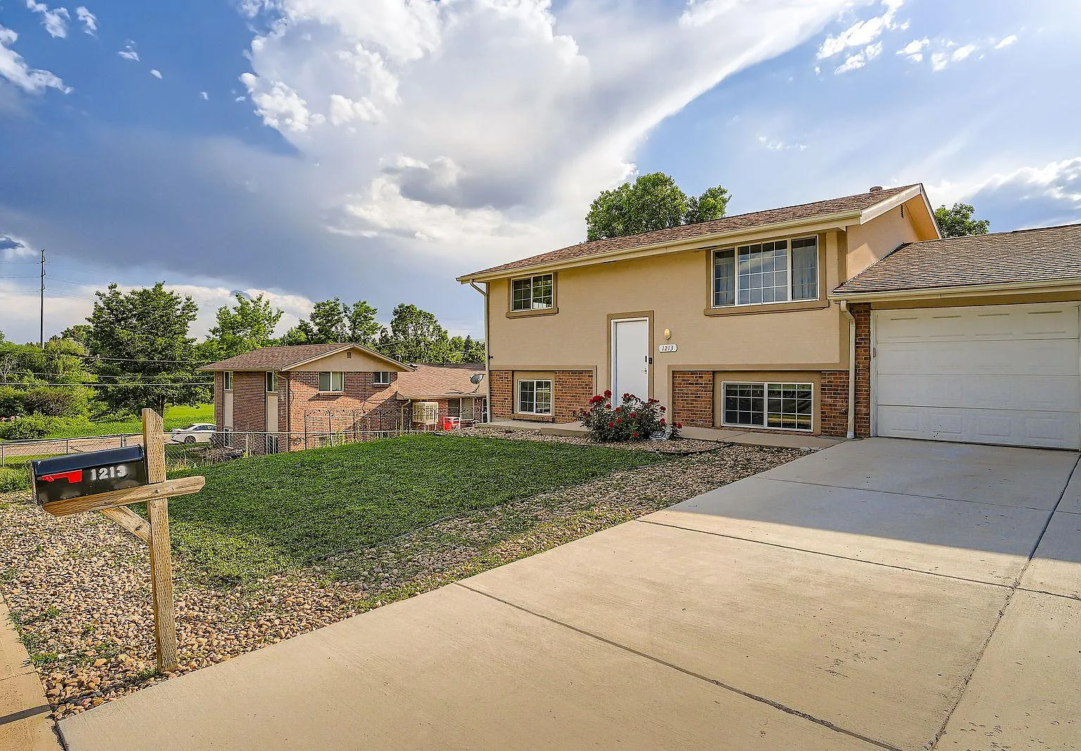 1213 Miller Street — Photo 2