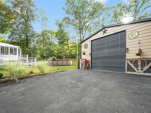 4th image of 207 Steere Farm Rd