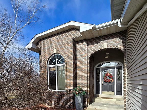 2nd image of 906 Fox Run Dr