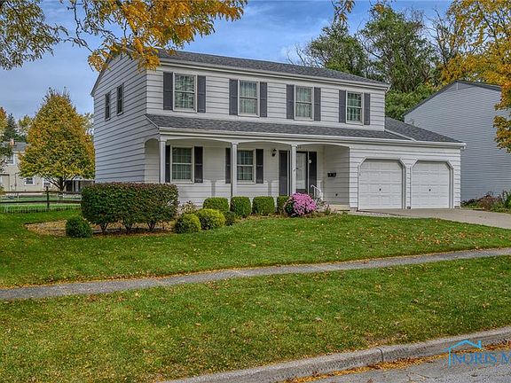3rd image of 629 Stacey Ln