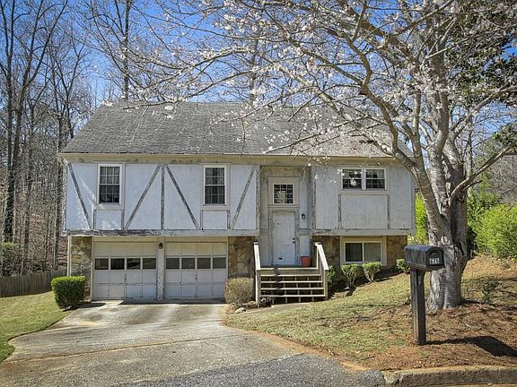 3rd image of 675 Woodcrest Manor Dr