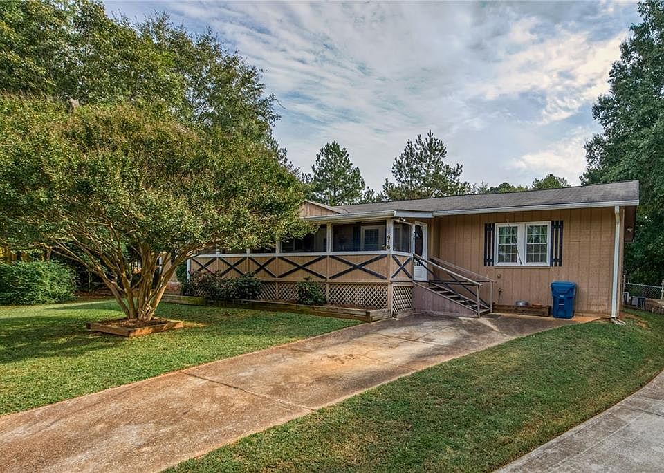 1st image of 916 Oregano Ct SE