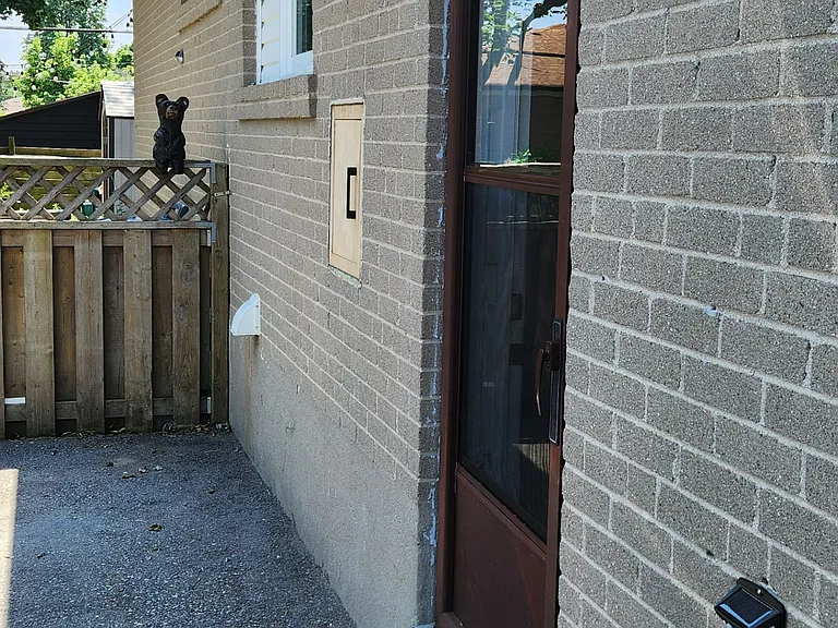 99 Hurley Rd — Photo 4