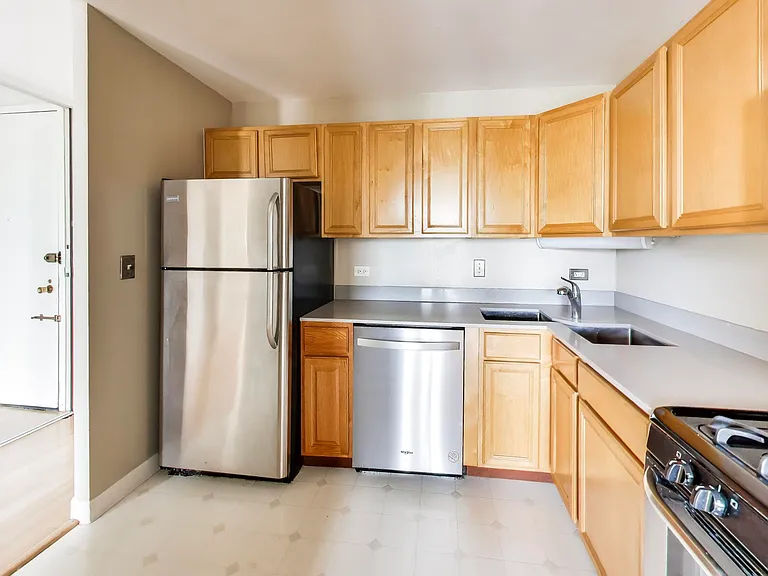 444 W Fullerton Pkwy #1010 — Photo 9