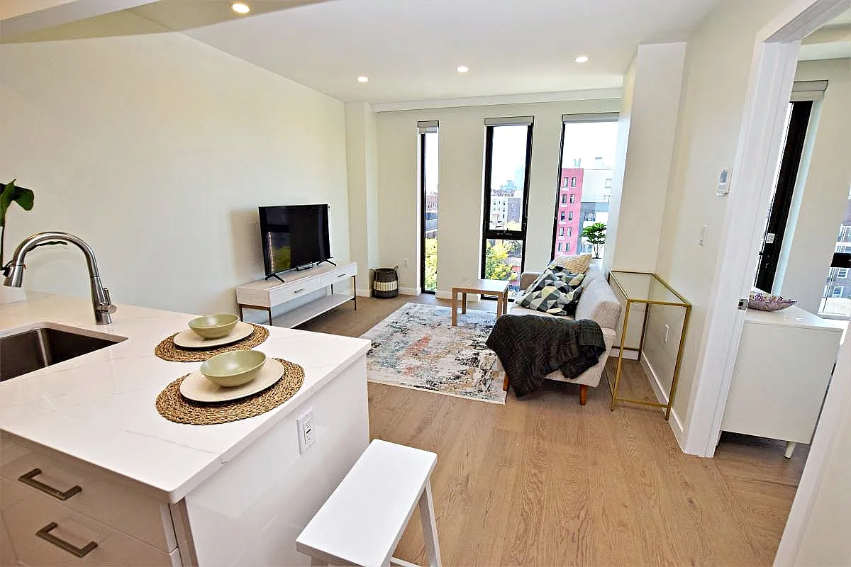 Building Photo - 41-26 44th St #8A