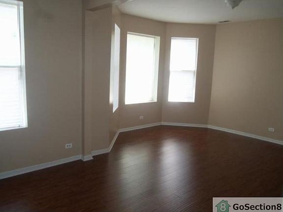 3rd image of 4622 S Calumet Ave