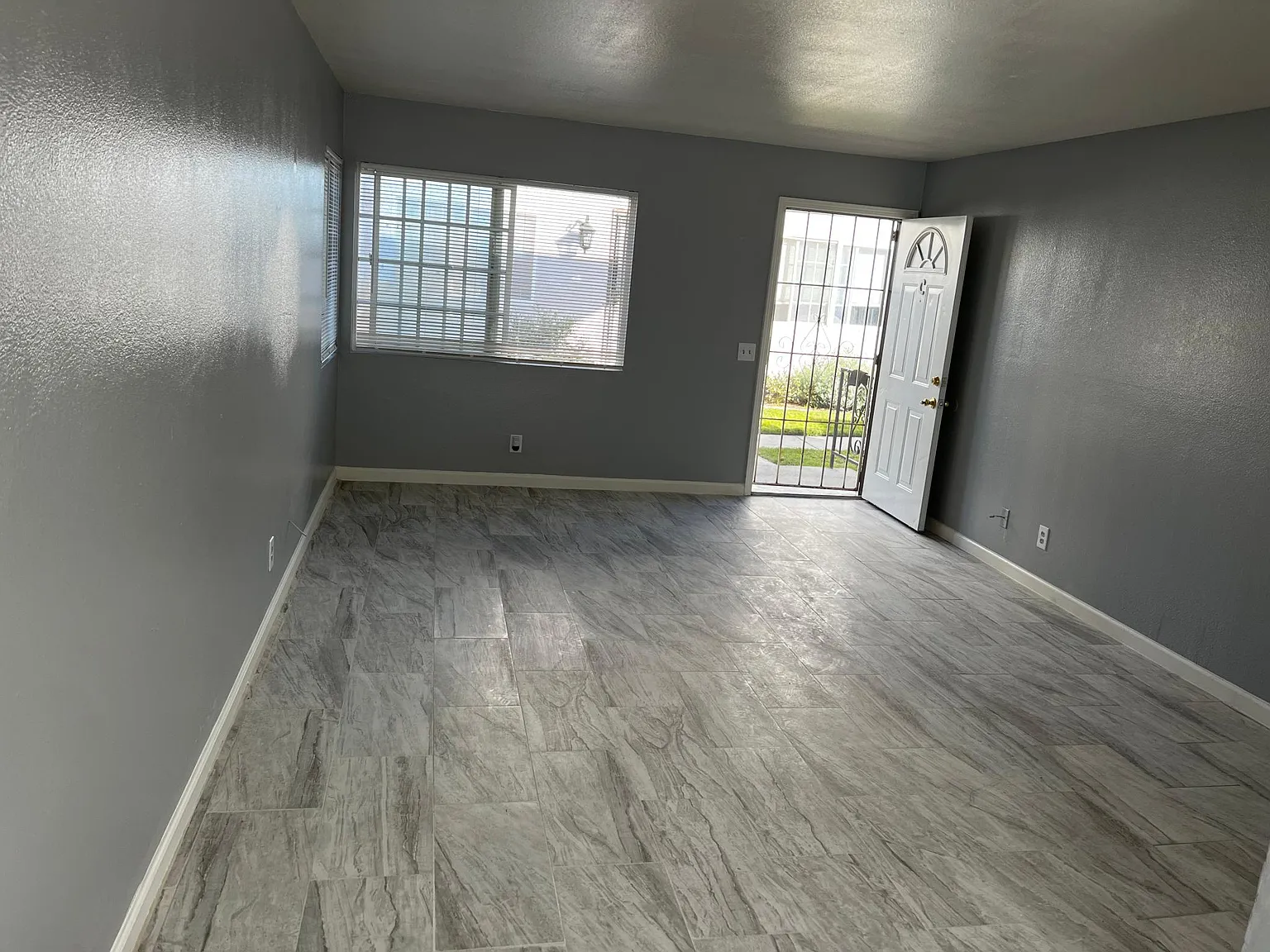 2 bed, 1050 sqft, $1,850 — Photo 4