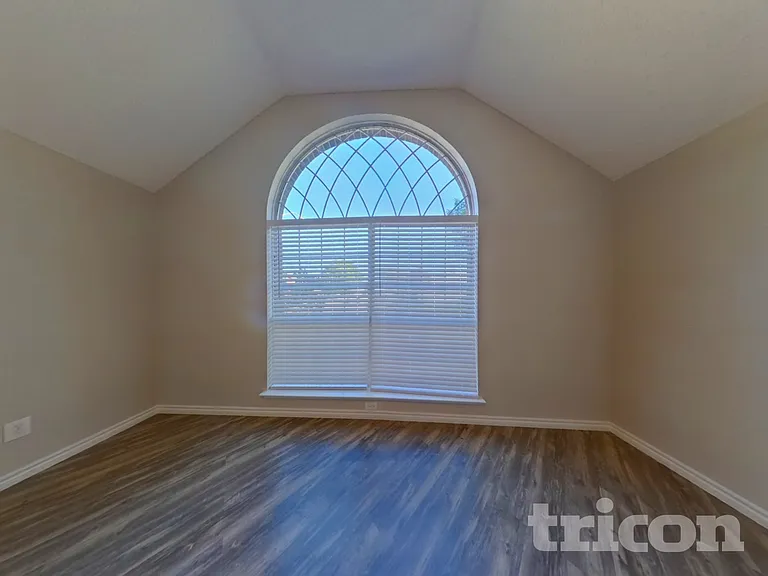 1233 Clear Creek Dr — Photo 9