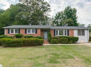 104 Oakwood Ave, Taylors, SC 29687