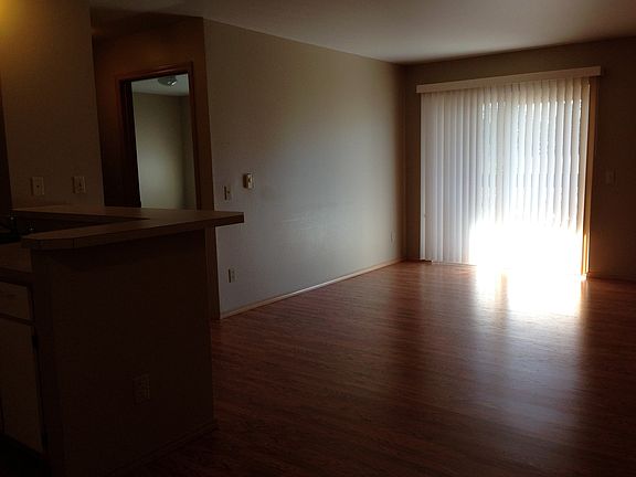 4th image of 15 Malcolm St APT 201
